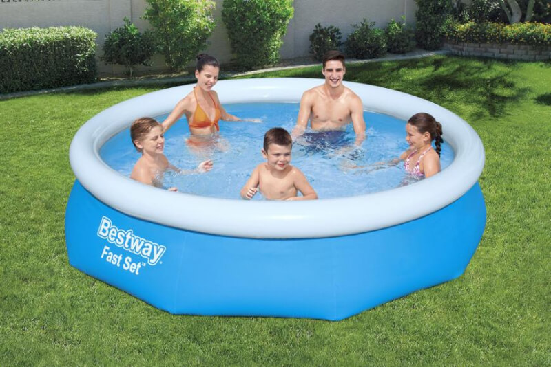Okrúhly bazén rodinný s odolného materiálu.